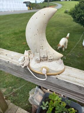 Cream Crescent Moon Table Lamp with Village Scene - Unbranded